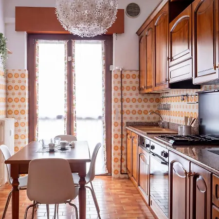 The Best Rent - Large And Bright Two-bedrooms With Balcony Apartment