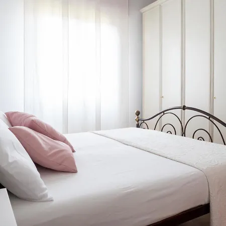 The Best Rent - Large And Bright Two-bedrooms With Balcony Apartment