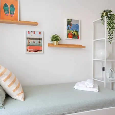 The Best Rent - Large And Bright Two-bedrooms With Balcony Apartment *